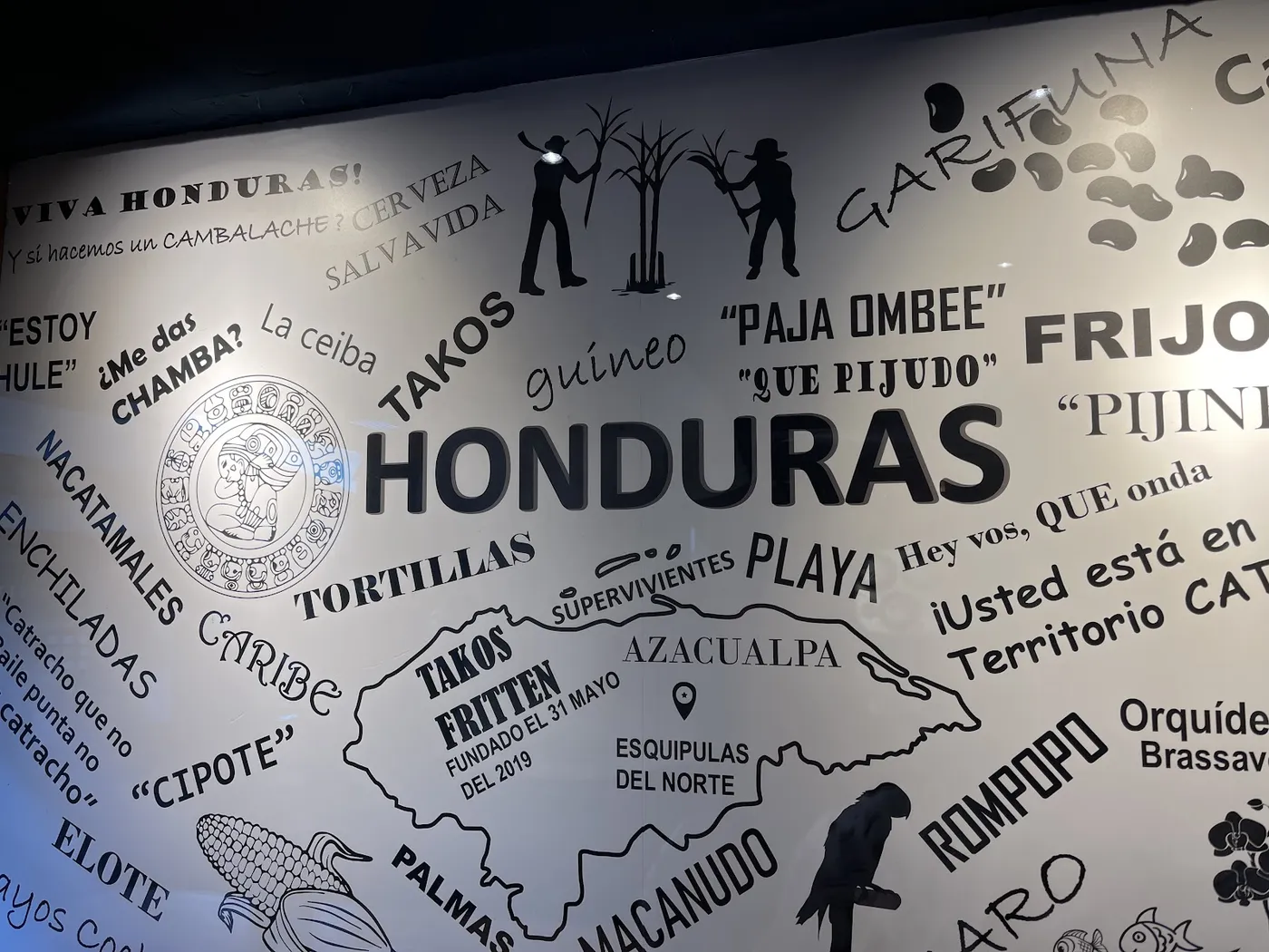El mural del mapa de Honduras en el comedor de Takos Fritten